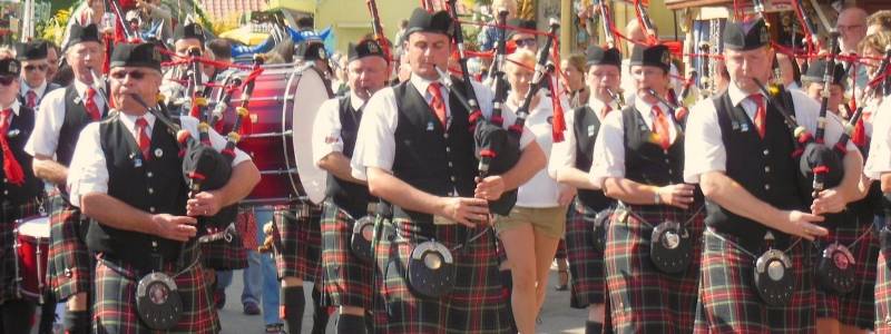 pipe and drum marching band